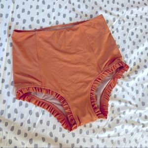 Kortni Jeane high waisted ruffle trim swim bottoms. Size small, peach